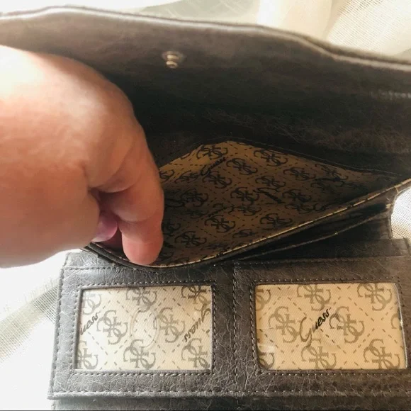 💜3/$30 Guess Wallet with logo - Picture 3 of 12